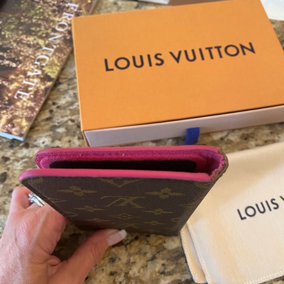 Louis Vuitton iPhone 10 max phone folio - Picture 7 of 7